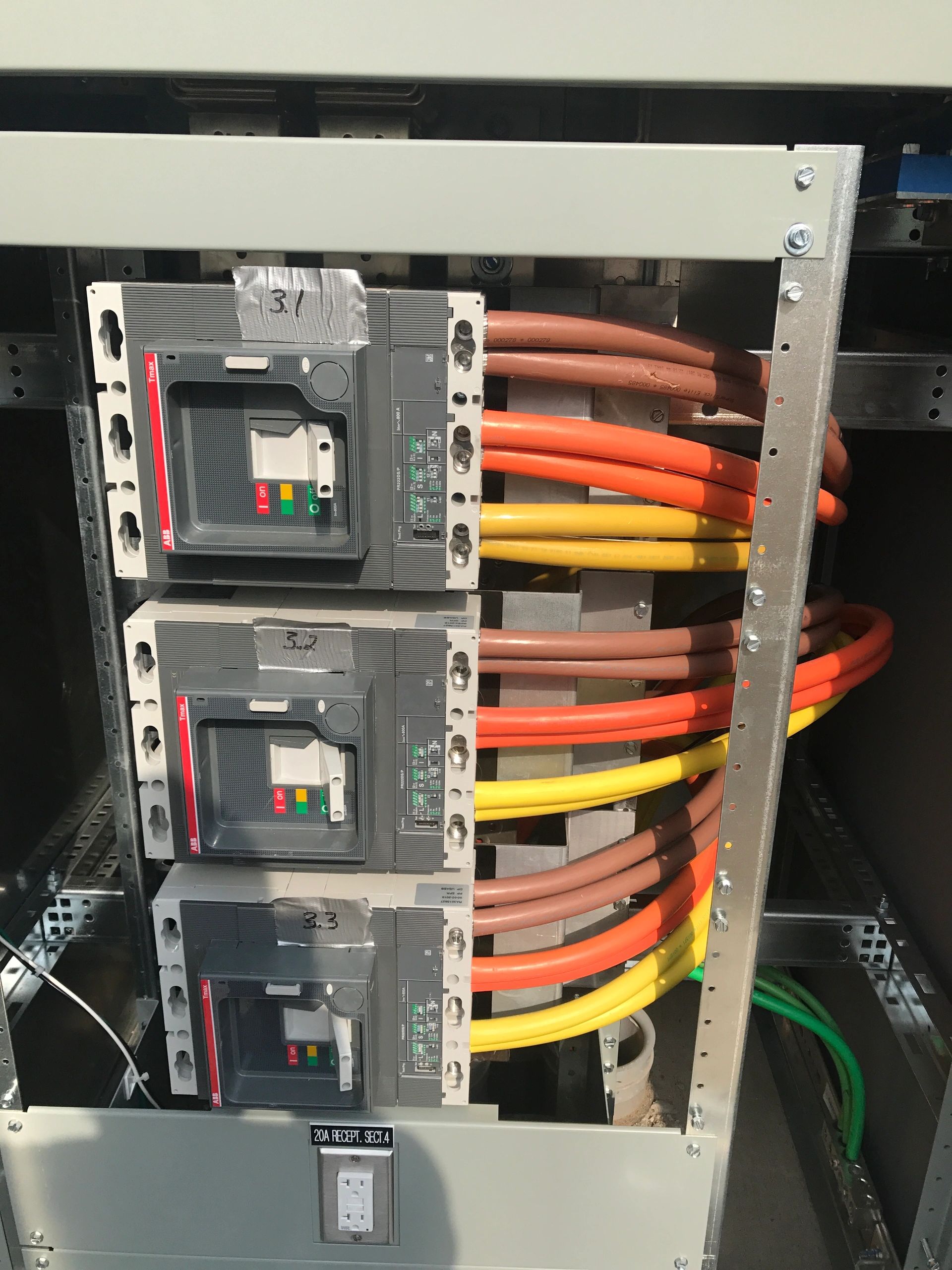 Commercial electrical distribution cabinet